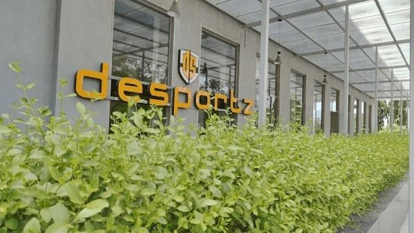 desportz esports institute - building exterior | name board